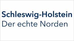 Zweizeiliger Schriftzug vierfarbig: Schleswig-Holstein. Der echte Norden.