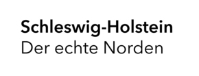 Zweizeiliger Schriftzug in schwarz: Schleswig-Holstein. Der echte Norden.