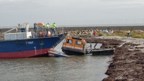 Landungsboot "Stint" und Hägglundsfahrzeug