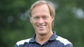 Porträtfoto des Sportmoderators Gerhard Delling