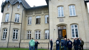 Workshop-Teilnehmer vor dem Archäologischen Landesamt Schleswig-Holstein