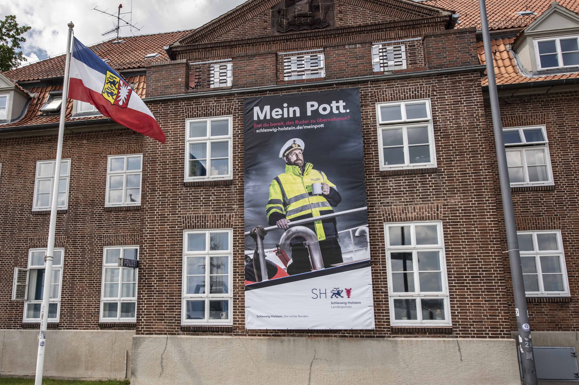Kampagne „Mein Pott“ – Riesenbanner (Quelle: Landespolizei Schleswig-Holstein) Kampagne „Mein Pott“ – Riesenbanner