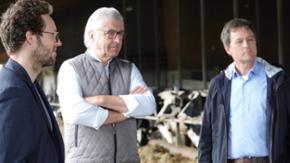 Das Bild zeigt Umweltminister Jan Philipp Albrecht mit den Professoren Friedhelm Tauber und Uwe Latacz-Lohmann von der Christian Albrechts Universität zu Kiel