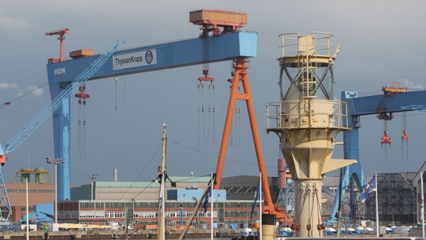 Das Bild zeigt die HDW-Werft in Kiel. 