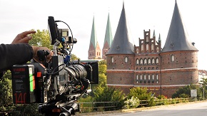 Dreharbeiten am Lübecker Holstentor für die Krimiserie "Morden im Norden"